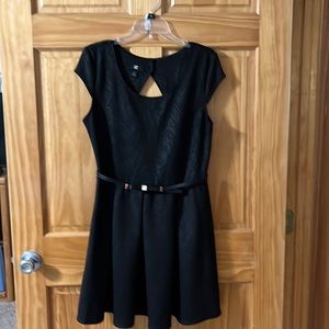 iZ Byer black dress with belt Size XL